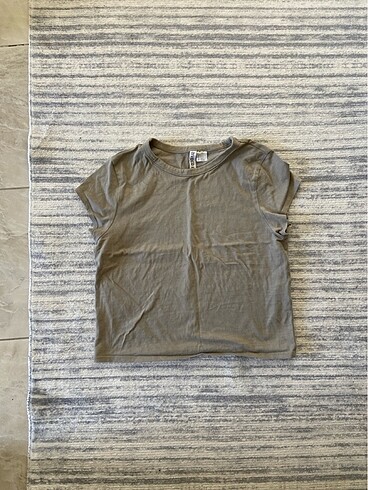 H&M basic tshirt