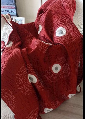 Kırmızı Nakışlı Gri Desenli Yatak örtüsü - Görsel 4