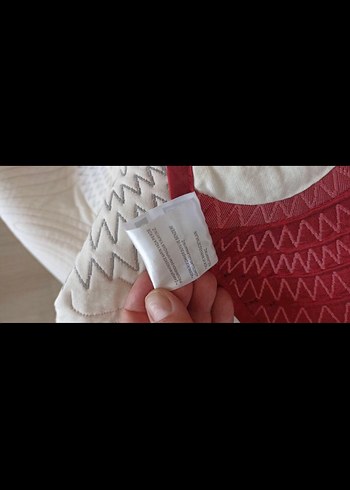 Kırmızı Nakışlı Gri Desenli Yatak örtüsü - Görsel 5