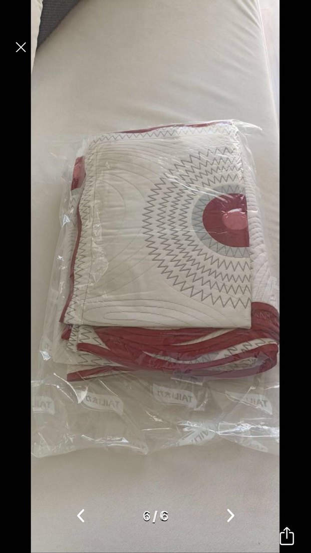 Kırmızı Nakışlı Gri Desenli Yatak örtüsü - Görsel 3