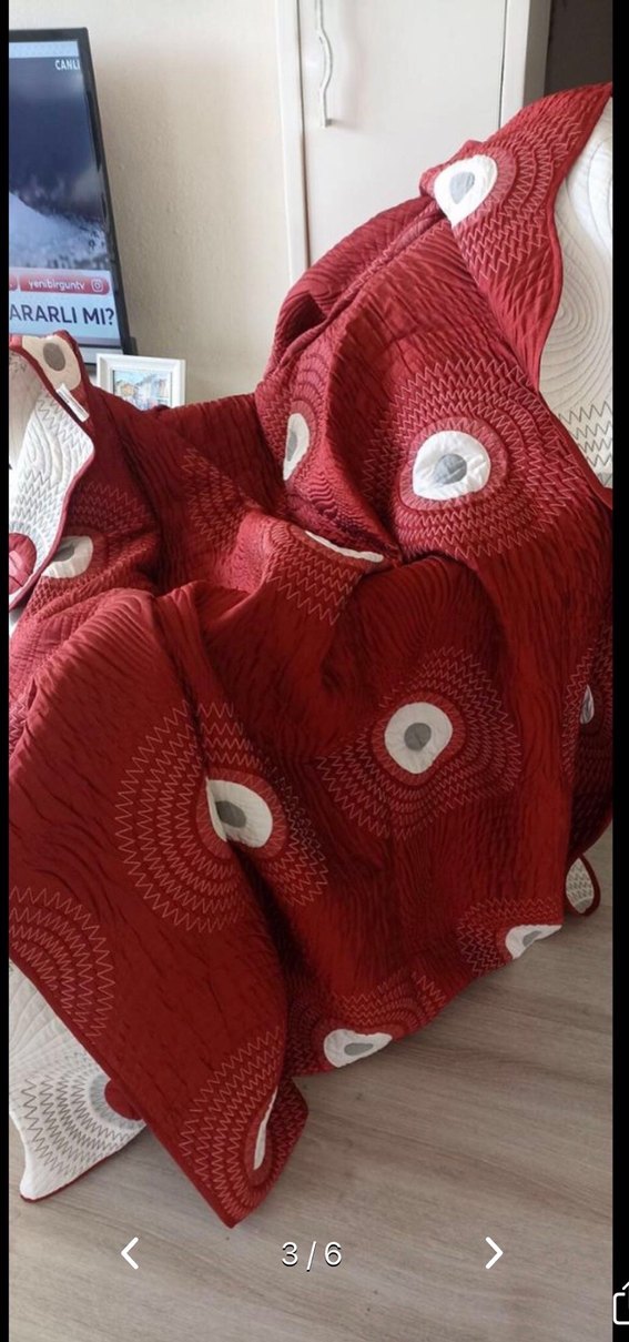 Kırmızı Nakışlı Gri Desenli Yatak örtüsü - Görsel 4