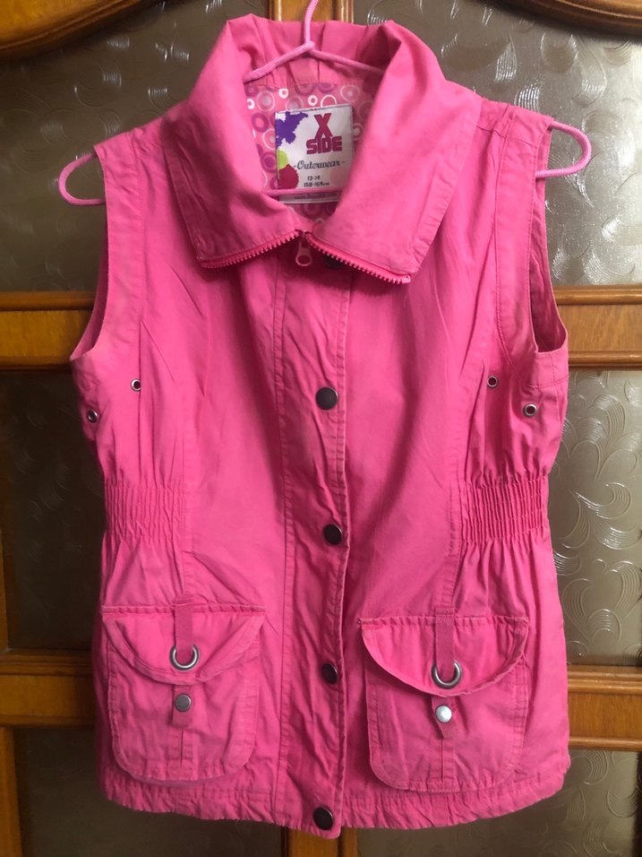 Düğmeli Pembe Kız Çocuk Yeleği - Görsel 3