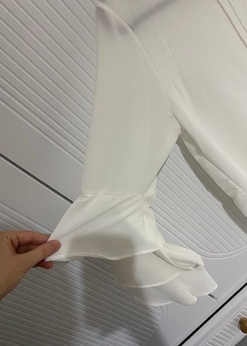 Püsküllü Beyaz Pamuklu Uzun Kollu Bluz - Görsel 3