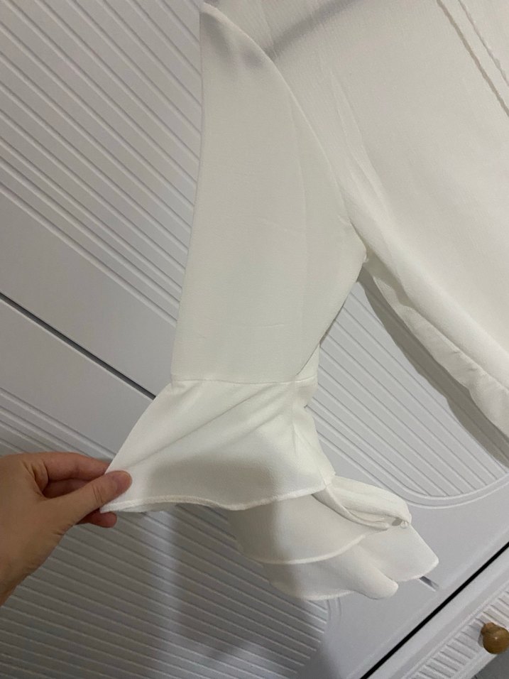 Püsküllü Beyaz Pamuklu Uzun Kollu Bluz - Görsel 3