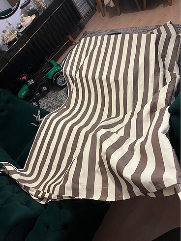 Balkon perdesi yeni gibi