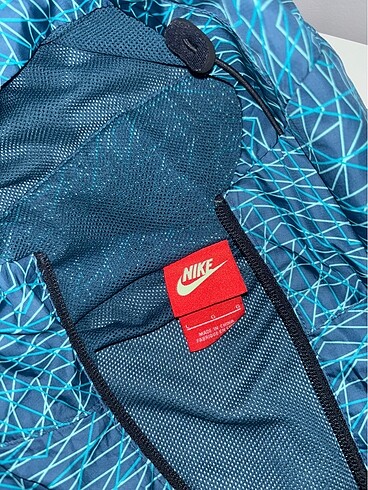 l Beden nike yağmurluk