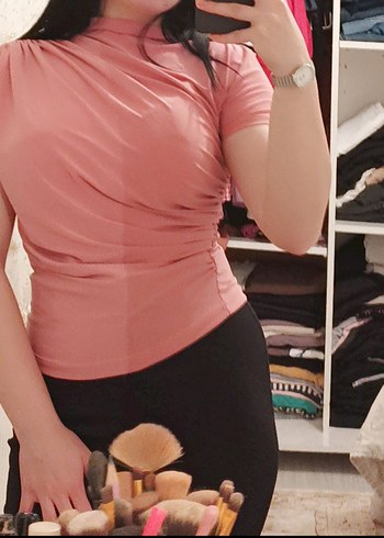 Pembe Yüksek Yakalı Kadın Bluz