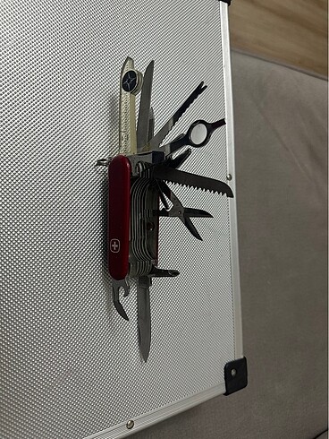  Beden Victorinox