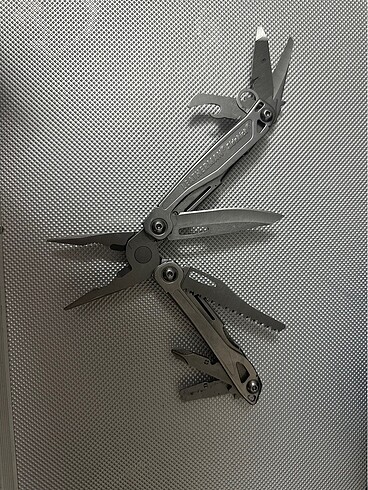  Leatherman