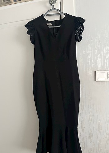 Dantelli Fırfırlı Siyah Uzun Elbise - Görsel 2