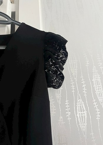 Dantelli Fırfırlı Siyah Uzun Elbise - Görsel 3