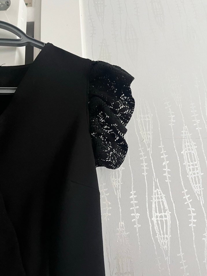 Dantelli Fırfırlı Siyah Uzun Elbise - Görsel 3