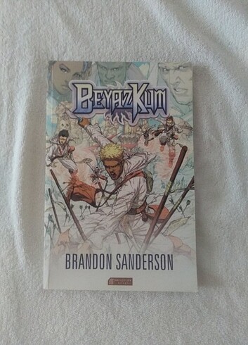 Beyaz Kum Brandon Sanderson 