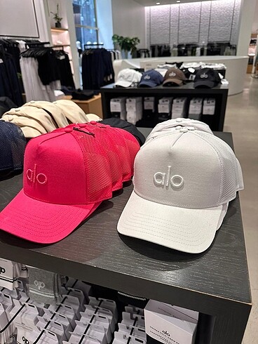 Alo yoga DISTRICT TRUCKER HAT - PINK SUMMER CRUSH