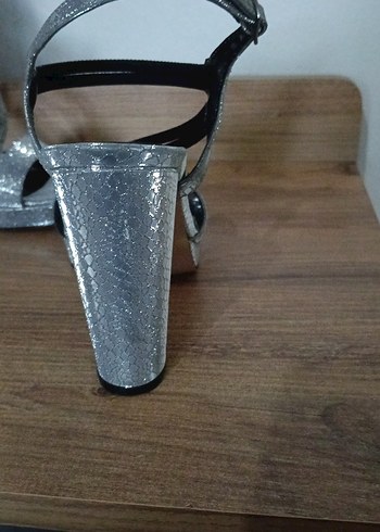 38 Beden Diger Gri Yılan Desenli Platform Topuklu Kadın Ayakkabı