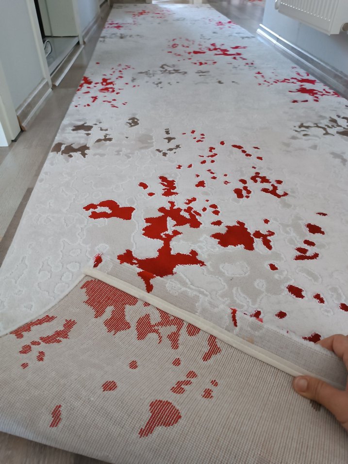 Gri ve Kırmızı Baskılı Çağdaş Halı - Görsel 3