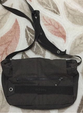 Adidas kahverengi çanta 