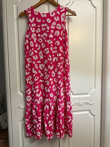 Elbise pembe kumaş desenli