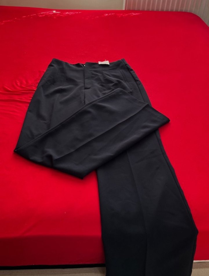 Kadın Siyah Pilili Kumaş Pantolon - Görsel 2