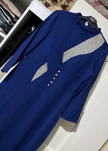 Düğmeli V Yakalı Uzun Lacivert Elbise - Görsel 2