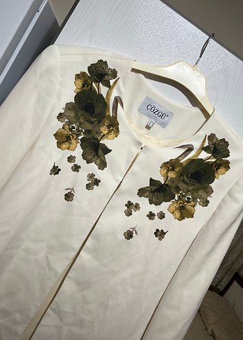 Düğmeli İşlemeli Beyaz Kadın Uzun Kaban - Görsel 2