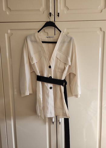 Beyaz Kemerli Kısa Kadın Ceket - Görsel 2