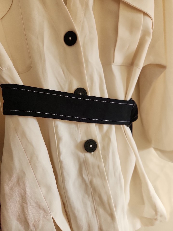 Beyaz Kemerli Kısa Kadın Ceket - Görsel 5