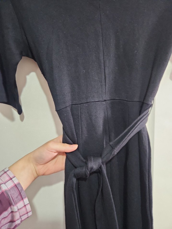 Drapeli Siyah Uzun Keten Elbise - Görsel 4