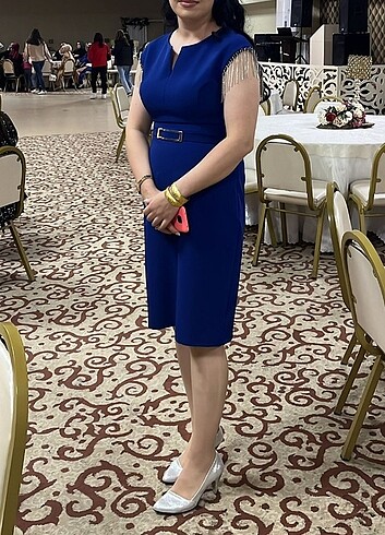 Saks mavi elbise