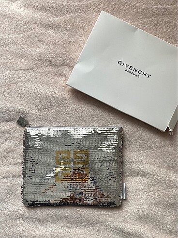Givenchy 2023 El Çantası