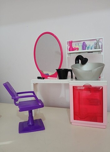 Barbie'nin Kuaför Salonu