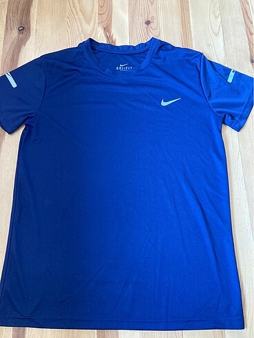 Nike tshirt