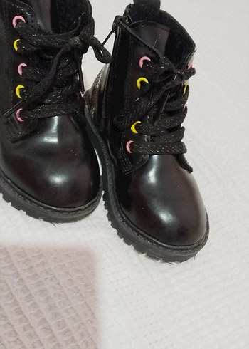 25 Beden LCW Steps Siyah Kürklü Kız Bebek Bot