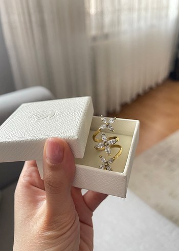 Işıltılı Beyaz Çiçek Desenli Kadın Yüzük - Görsel 3