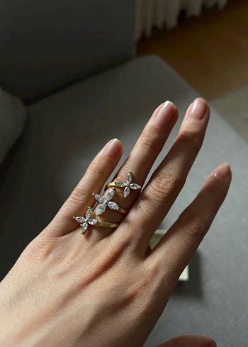 Işıltılı Beyaz Çiçek Desenli Kadın Yüzük - Görsel 2