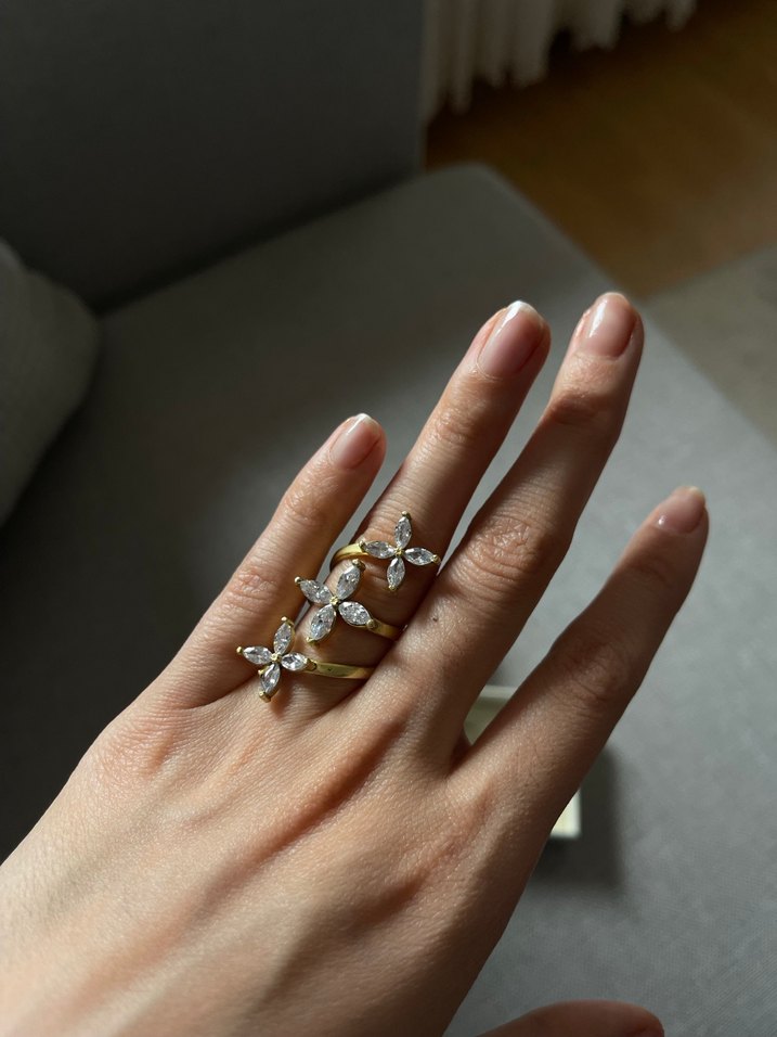 Işıltılı Beyaz Çiçek Desenli Kadın Yüzük - Görsel 2