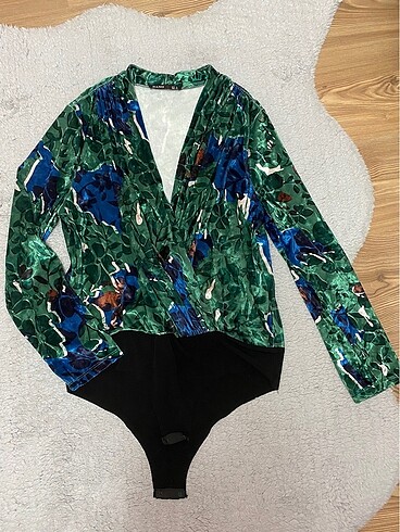 kadife bodysuit