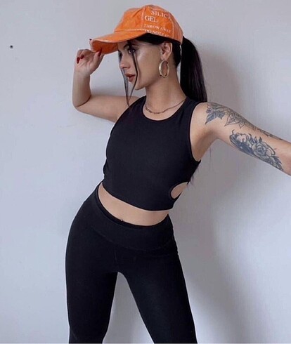 Yan pencereli askılı crop