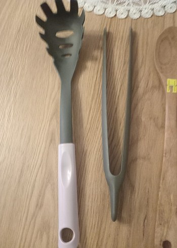 Gri ve Beyaz Mutfak Gereçleri Seti - Görsel 5