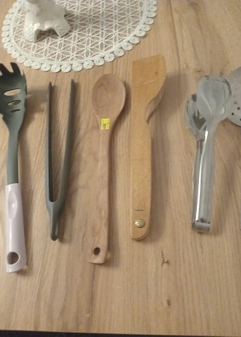 Gri ve Beyaz Mutfak Gereçleri Seti - Görsel 3