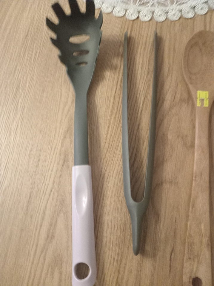 Gri ve Beyaz Mutfak Gereçleri Seti - Görsel 5