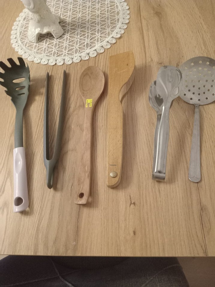 Gri ve Beyaz Mutfak Gereçleri Seti - Görsel 2