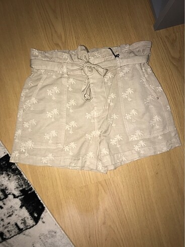 Guess Ekru şort