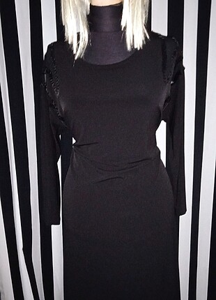 Nelly butik marka siyah kolu dantel detaylı rahat uzun elbise