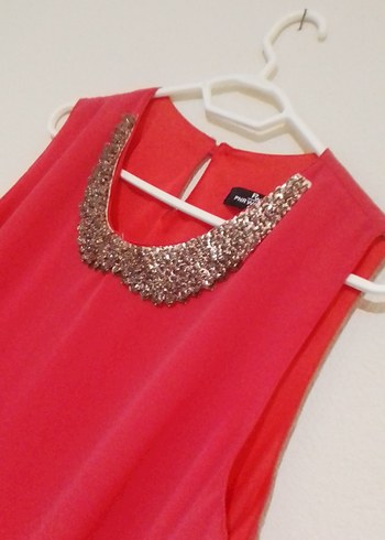 Kırmızı Boncuk İşlemeli Kolsuz Bluz - Görsel 2