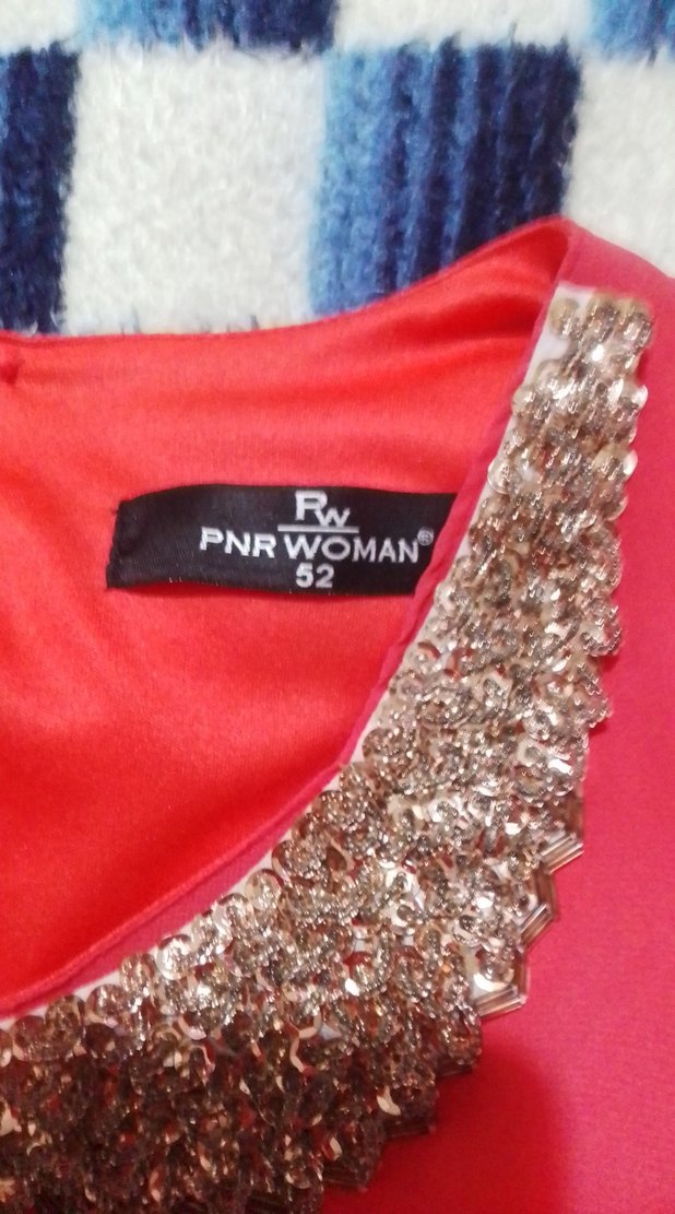 Kırmızı Boncuk İşlemeli Kolsuz Bluz - Görsel 3