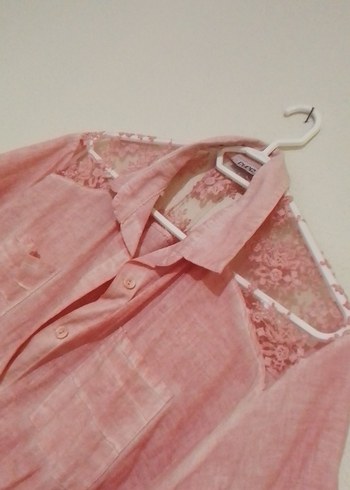 Düğmeli Kısa Kollu Pembe Keten Gömlek - Görsel 2