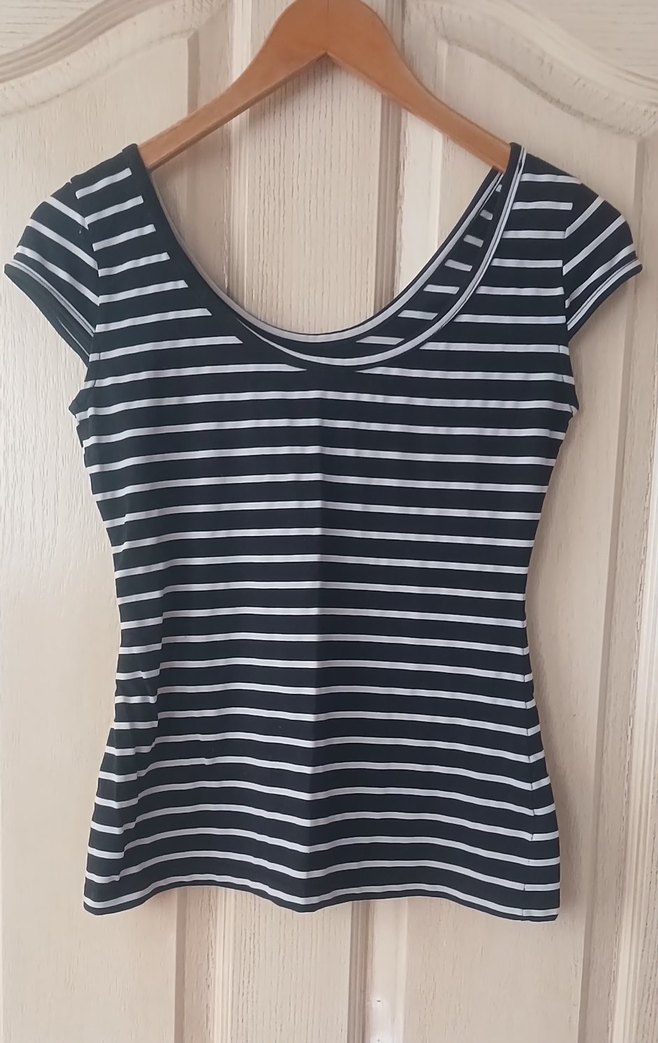 Çizgili siyah Pamuklu V Yaka Tişört - Görsel 2