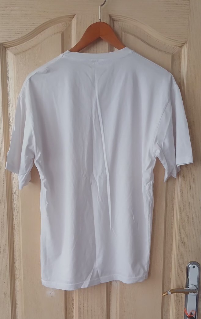 Beyaz V Yakalı Kadın Tişört - Görsel 2