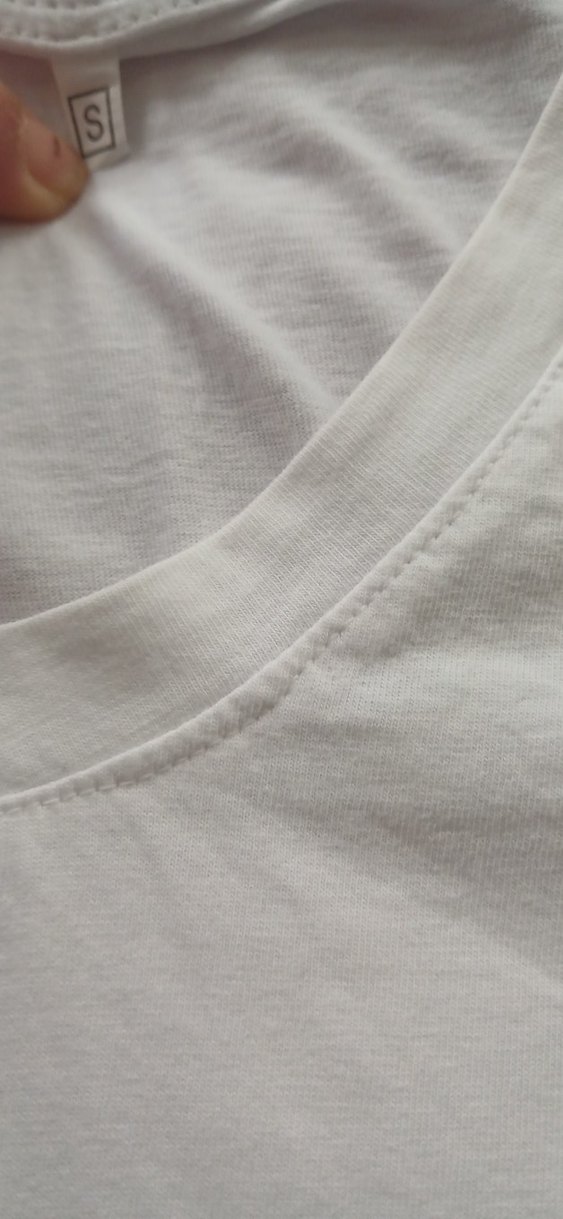 Beyaz V Yakalı Kadın Tişört - Görsel 3